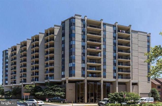 4242 East-West Hwy in Chevy Chase, MD - Building Photo