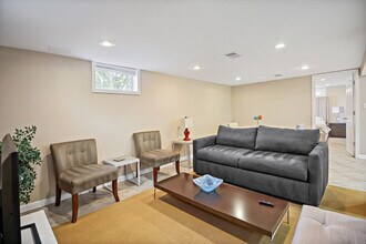 300 Lawton St in Falls Church, VA - Building Photo - Building Photo