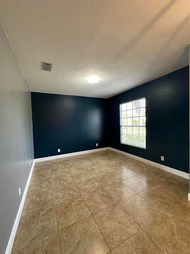 4010 Caparosa Cir in Melbourne, FL - Building Photo - Building Photo