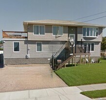 36 W Saltaire Rd in Lindenhurst, NY - Building Photo