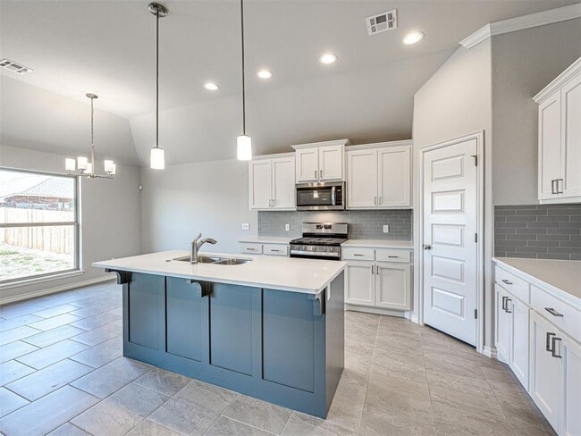 513 Grand Sycamore Dr in Washington, OK - Building Photo - Building Photo