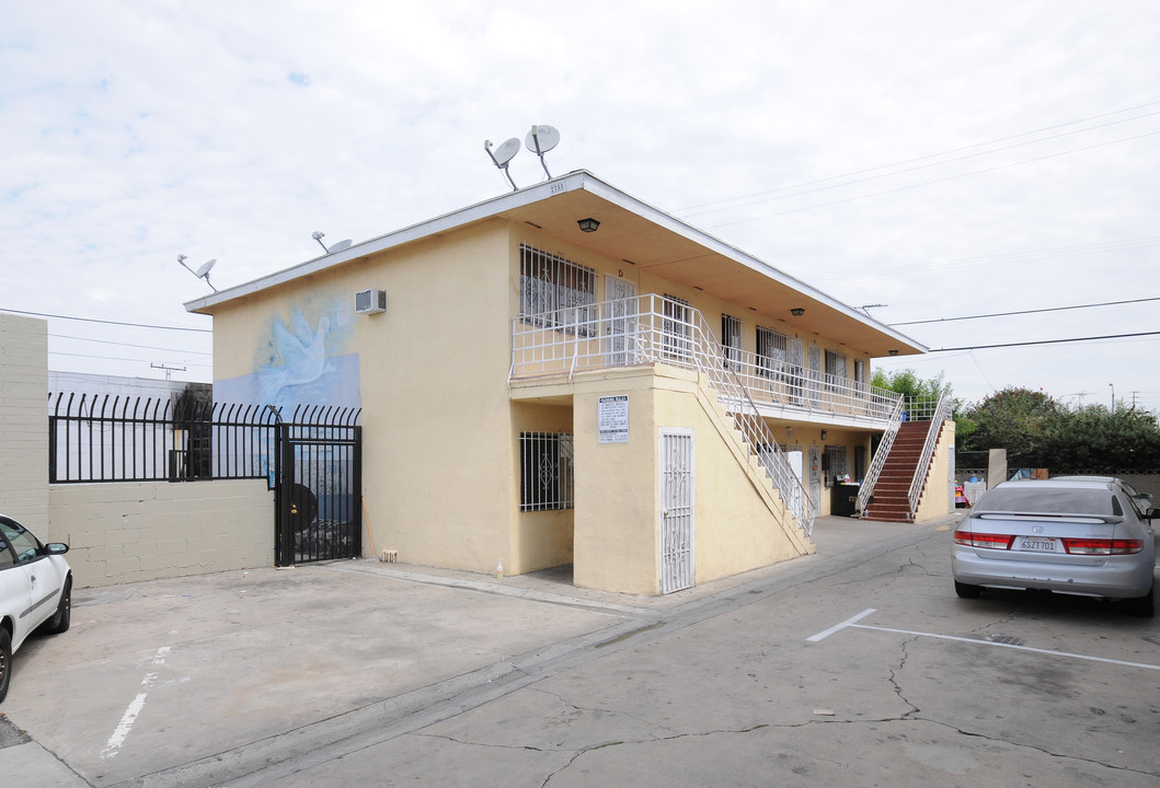 2755 Firestone Blvd in South Gate, CA - Foto de edificio