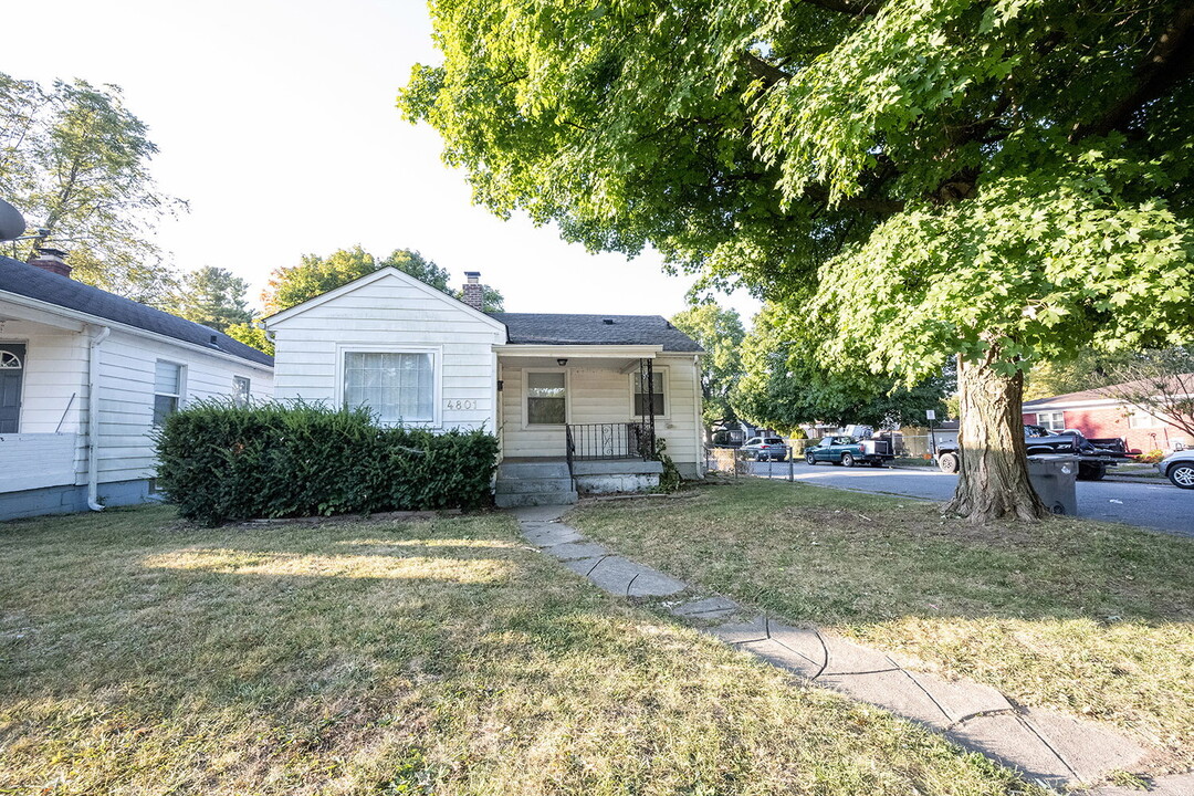 4801 East 21st St in Indianapolis, IN - Foto de edificio