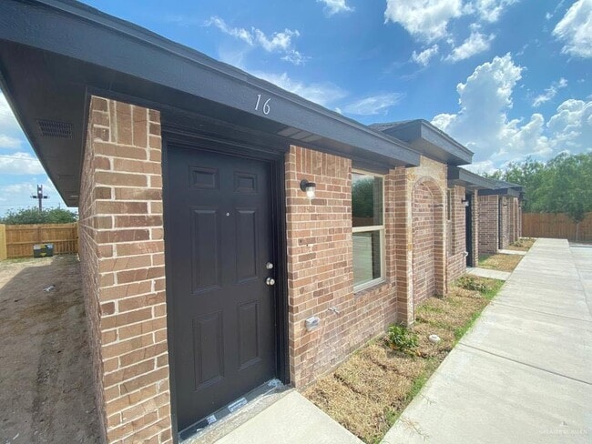 property at 1105 W Kennedy St