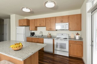 The Addie at Metro Center 55+ Apartments in Aurora, CO - Foto de edificio - Building Photo