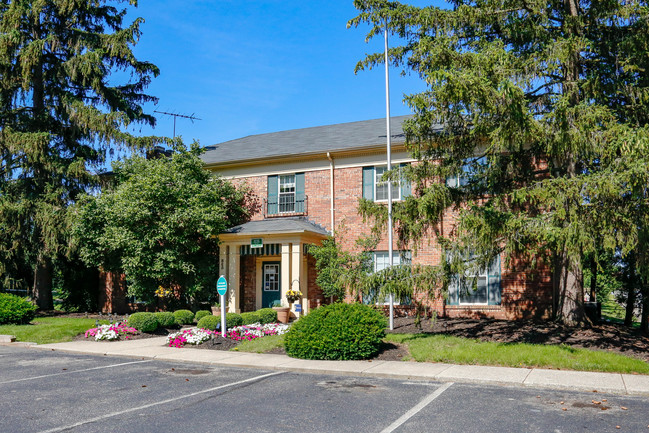 Revere Village Apartments in Dayton, OH - Foto de edificio - Building Photo