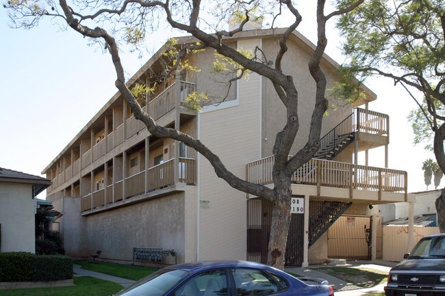 1108 Molino Ave in Long Beach, CA - Foto de edificio - Building Photo