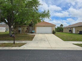 2407 5th St E in Ellenton, FL - Building Photo