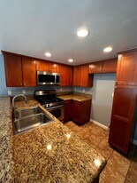 920 S Palmetto Ave in Ontario, CA - Building Photo