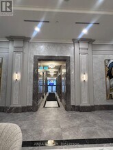 30 Elm Dr W in Mississauga, ON - Building Photo - Building Photo