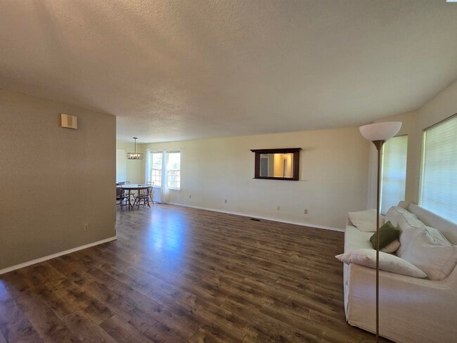 1709 S Lyle St in Kennewick, WA - Building Photo - Building Photo
