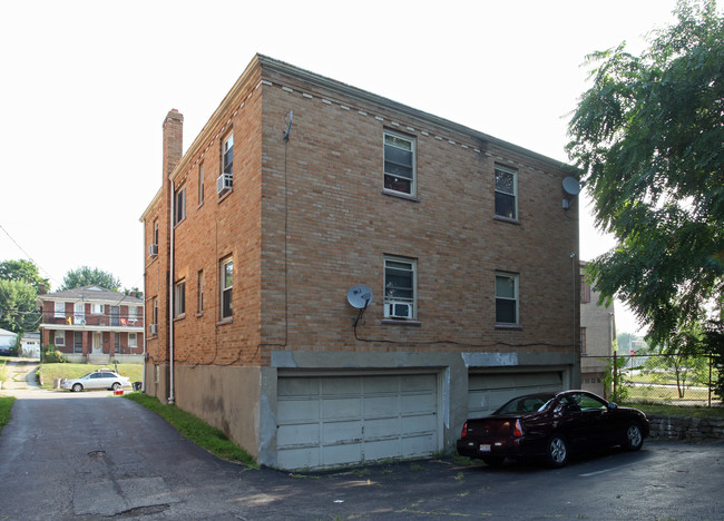 2549 Williams Ave in Norwood, OH - Foto de edificio - Building Photo