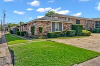 Broadway Square Apartments in Beaumont, TX - Foto de edificio - Building Photo