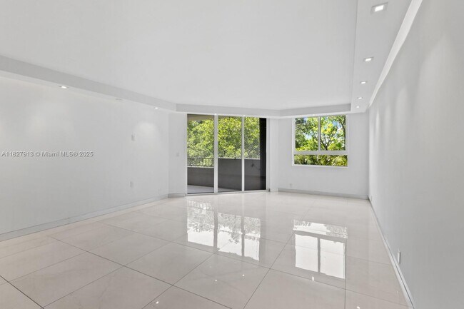181 Crandon Blvd in Key Biscayne, FL - Building Photo - Building Photo