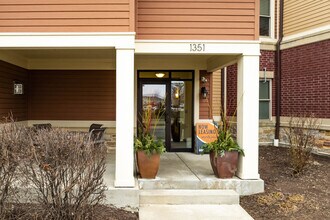 Van Buren Place in Sun Prairie, WI - Building Photo - Building Photo