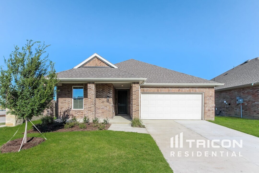 8001 Calhoun Vly Dr in McKinney, TX - Building Photo