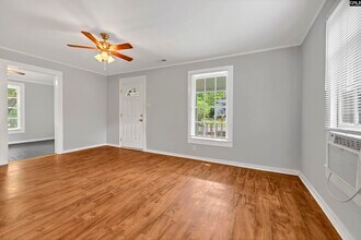 206 Augusta St in West Columbia, SC - Building Photo - Building Photo