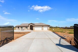 8373 E Sunwing Ridge Dr in Hereford, AZ - Building Photo