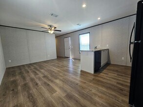 553 Suwanee Dr in North Fort Myers, FL - Building Photo - Building Photo