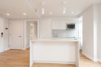 24 Fleet St, Unit 9 in Boston, MA - Foto de edificio - Building Photo