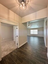 12092 Meers Porterhill Rd in Fletcher, OK - Foto de edificio - Building Photo