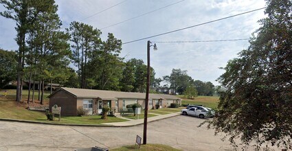 230 S Dakota Ave in Thorsby, AL - Building Photo - Building Photo