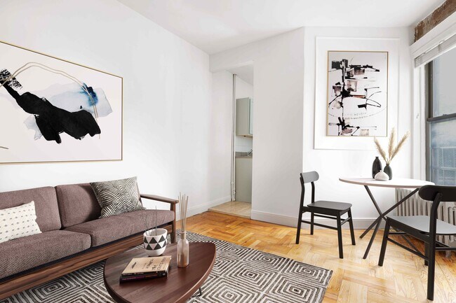 177 Thompson St in New York, NY - Building Photo - Building Photo