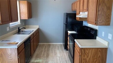 767 W Van Gogh Pl in Fayetteville, AR - Building Photo - Building Photo