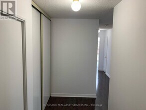 195-1195 Wynford Dr in Toronto, ON - Building Photo - Building Photo