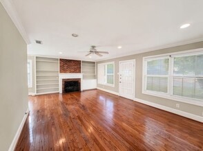 4414 Merrell Rd in Dallas, TX - Building Photo - Building Photo