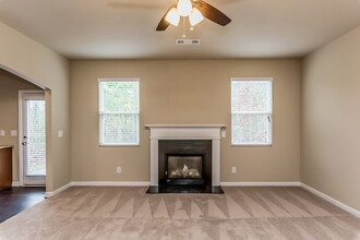 618 Royal Crest Ct in Canton, GA - Building Photo - Building Photo