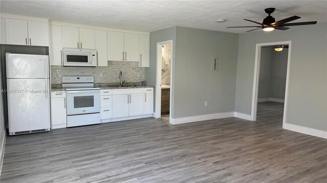 220 NW 12th St