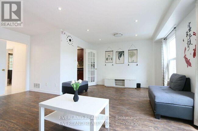 77 Enchanted Hills Crescent in Toronto, ON - Building Photo - Building Photo
