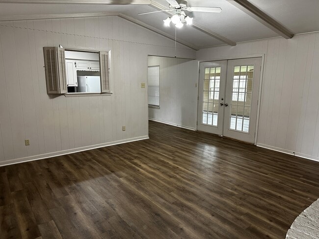 128 Royal Ln in Commerce, TX - Building Photo - Building Photo