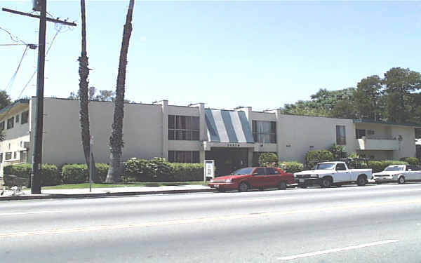 14814 Vanowen St in Van Nuys, CA - Building Photo - Building Photo