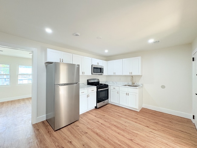 122 Shephard Ave