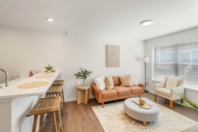 89th Rising in Cleveland, OH - Foto de edificio - Building Photo