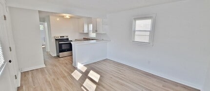 390-392 W Cherry Ln in Dallastown, PA - Building Photo - Building Photo