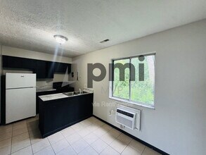 828 Whitethorne Ave in Columbus, OH - Building Photo - Building Photo