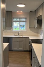 8230 SE 72nd St in Mercer Island, WA - Building Photo - Building Photo