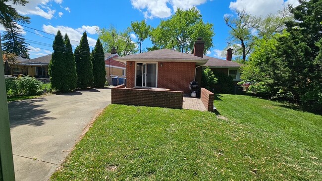 25 N Mount Prospect Rd in Des Plaines, IL - Building Photo - Building Photo