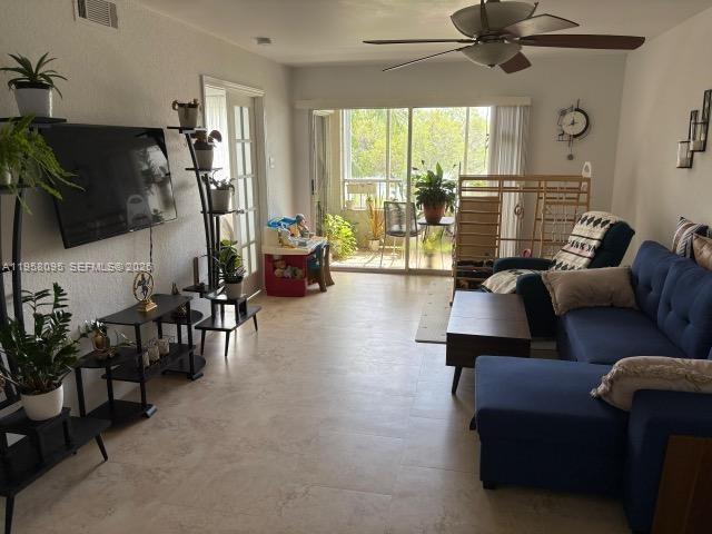 2880 N Oakland Forest Dr in Oakland Park, FL - Building Photo - Building Photo