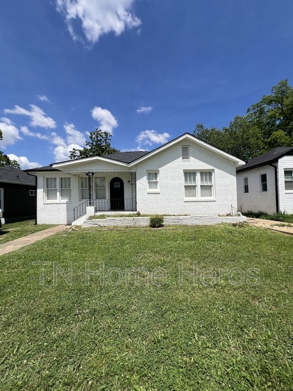 property at 2811 E 5th Ave