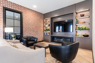 The Emery in Warrenville, IL - Foto de edificio - Building Photo