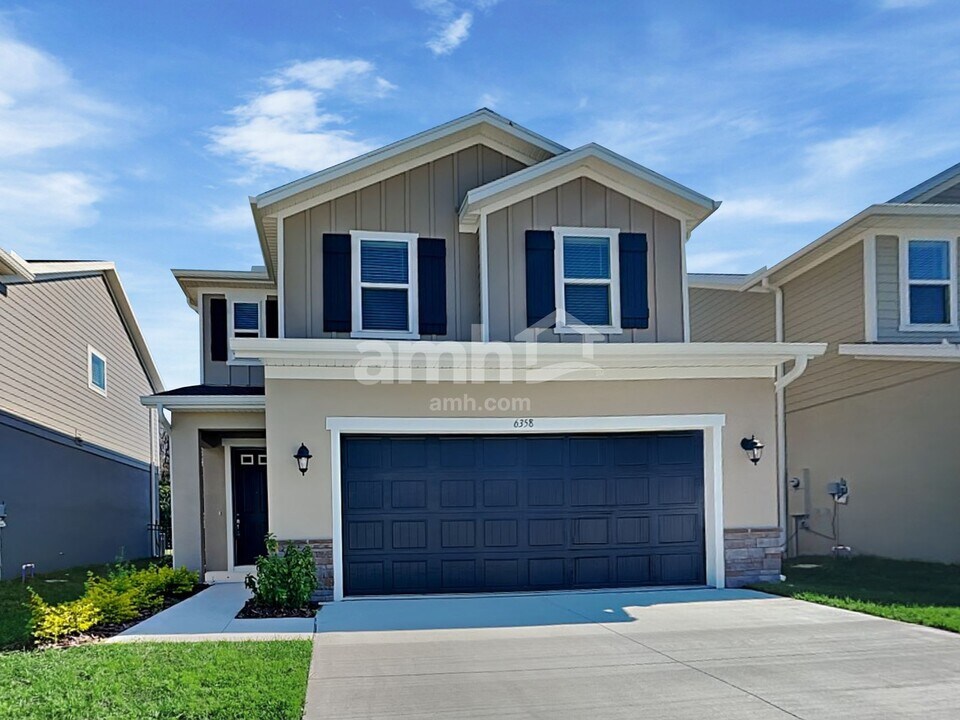 6358 Atlantic Bch Ave in Wesley Chapel, FL - Foto de edificio