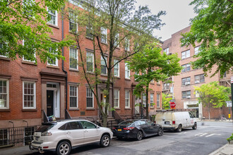 113 Bedford St in New York, NY - Building Photo - Building Photo