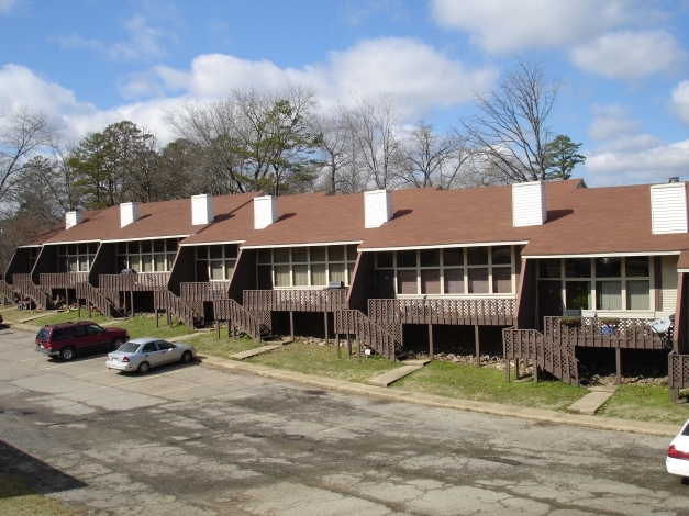 1203 Marion Anderson Rd in Hot Springs, AR - Foto de edificio