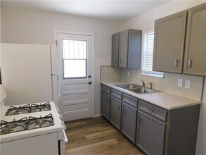 305 Blackson Ave in Austin, TX - Building Photo - Building Photo