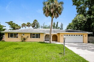 2414 Davis Blvd in Ft. Myers, FL - Building Photo
