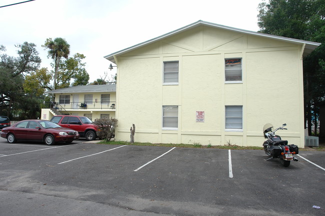 Cambridge Apartments in Daytona Beach, FL - Foto de edificio - Building Photo